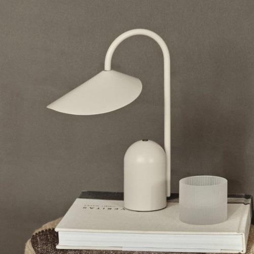 ferm LIVING LED ladattava pöytävalaisin Arum, beige, himmennettävä, IP...