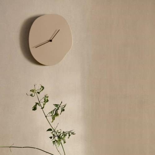 ferm LIVING seinäkello Melt, beige, korkeus 33 cm, puu, maalattu