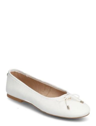 Blossoms Ballerina Ballerinat White Steve Madden