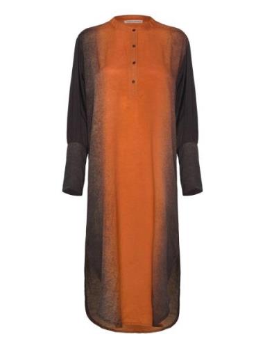 Graffiti Shirt Dress - Amila Polvipituinen Mekko Orange Rabens Sal R